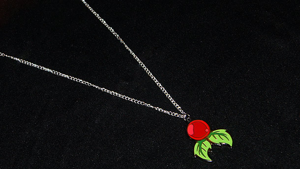 File:Merch suenecklace.jpeg
